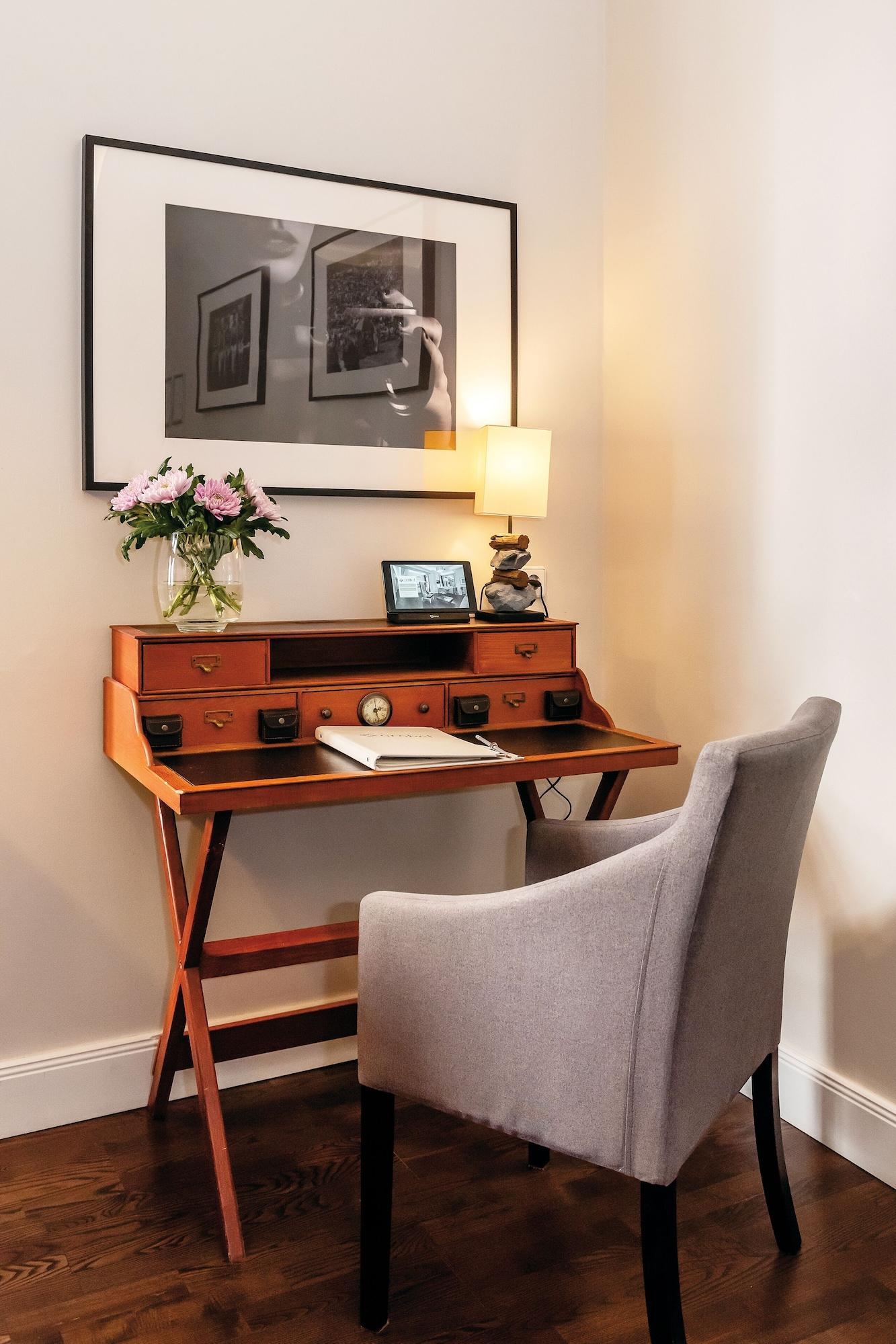 Arabel Design Apartments Berlin Luaran gambar A modern secretary desk