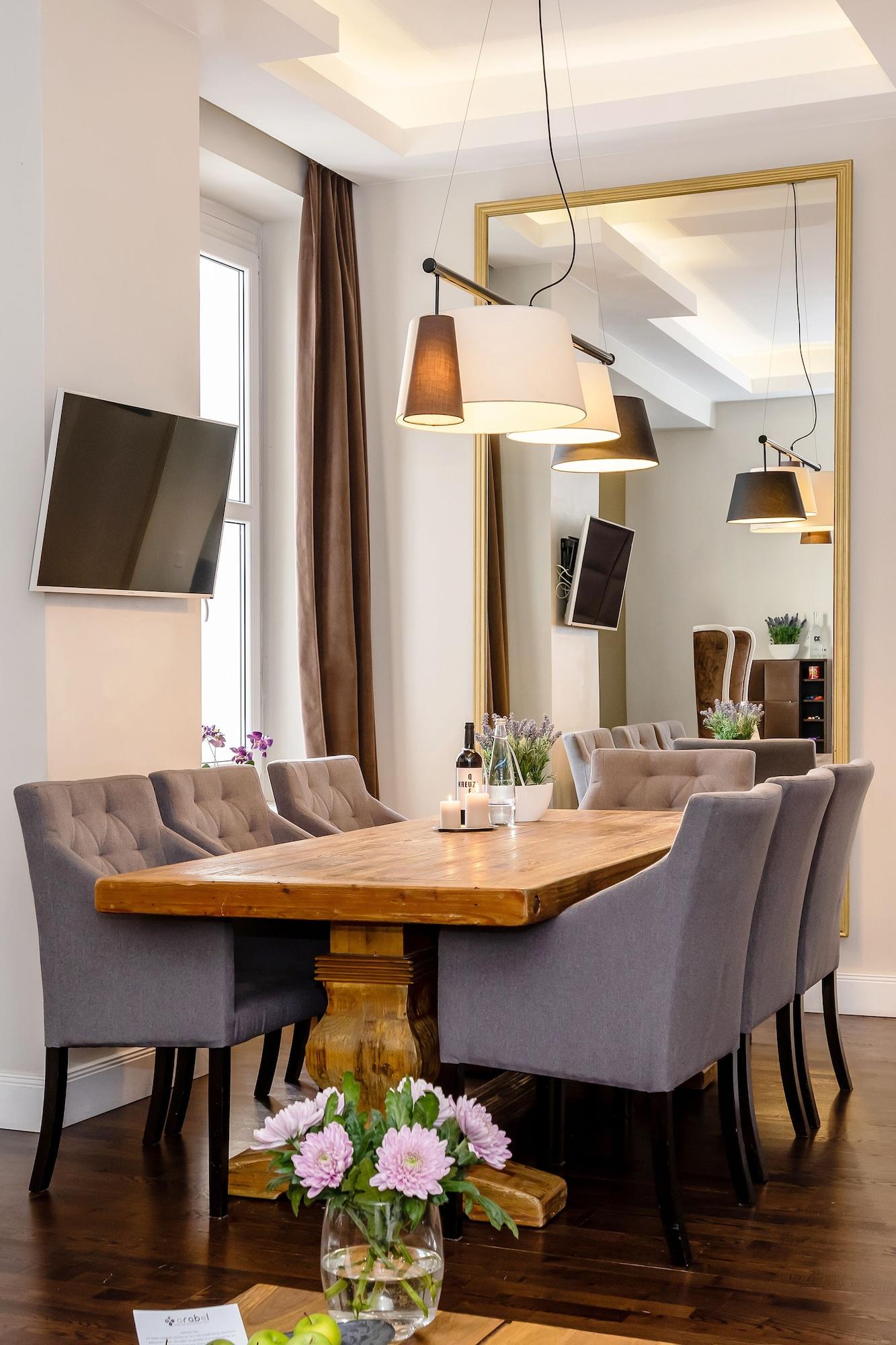 Arabel Design Apartments Berlin Luaran gambar A dining room with a television